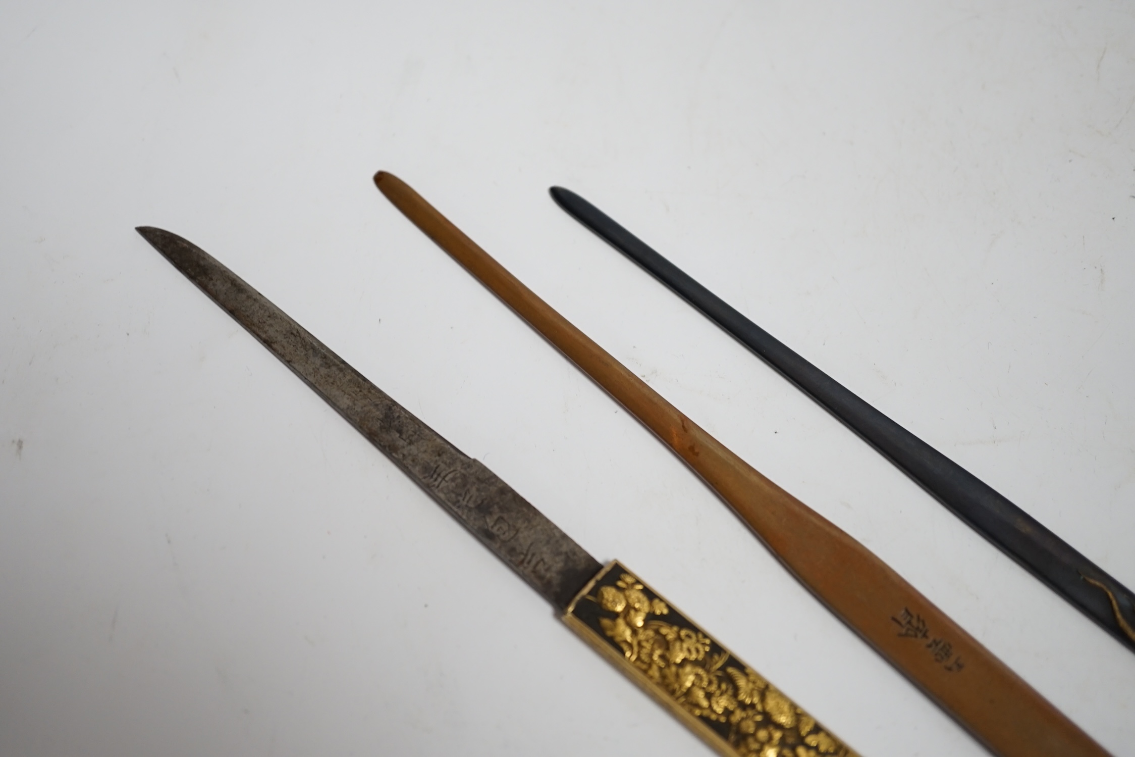 A Japanese kozuka knife with gold overlaid bronze handle, and two Samurai bronze hairpins